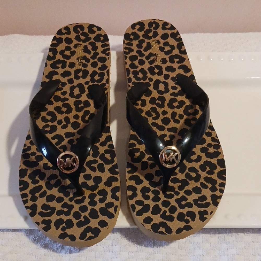 Michael Kors ⚜️ Black Strap Logo Leopard-Print Flip Flops  10 ⚜️ New